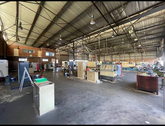 2,200M² WAREHOUSE FOR SALE IN CHLOORKOP